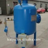 Pneumatic sandblasting pot